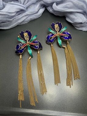 Cloisonné Iris Tassel Floral pierced Earrings in Blue and Teal #339E